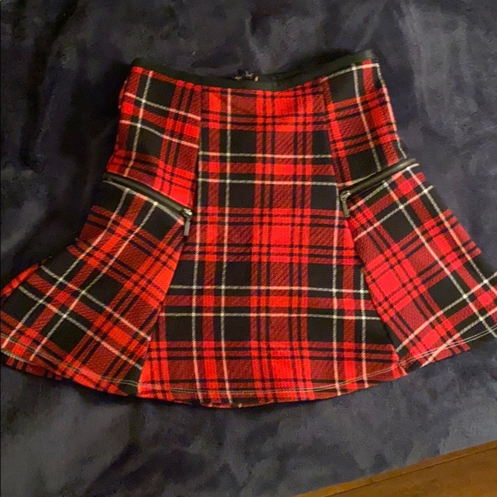 Zip up plaid skirt